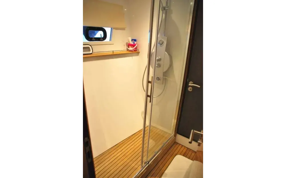 slider 11 Fountaine Pajot Queensland 55