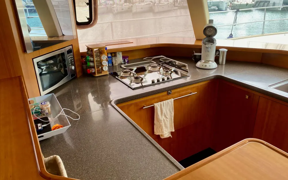 slider 6 Fountaine Pajot Queensland 55