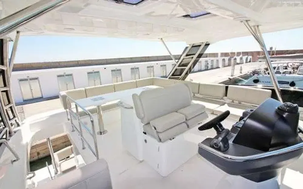 slider 10 Aquila  42 Yacht