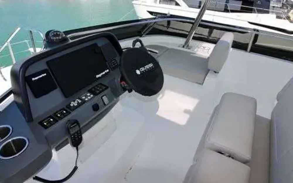 slider 12 Aquila  42 Yacht
