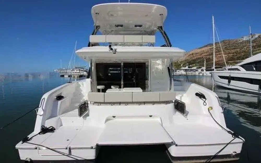 slider 4 Aquila  42 Yacht