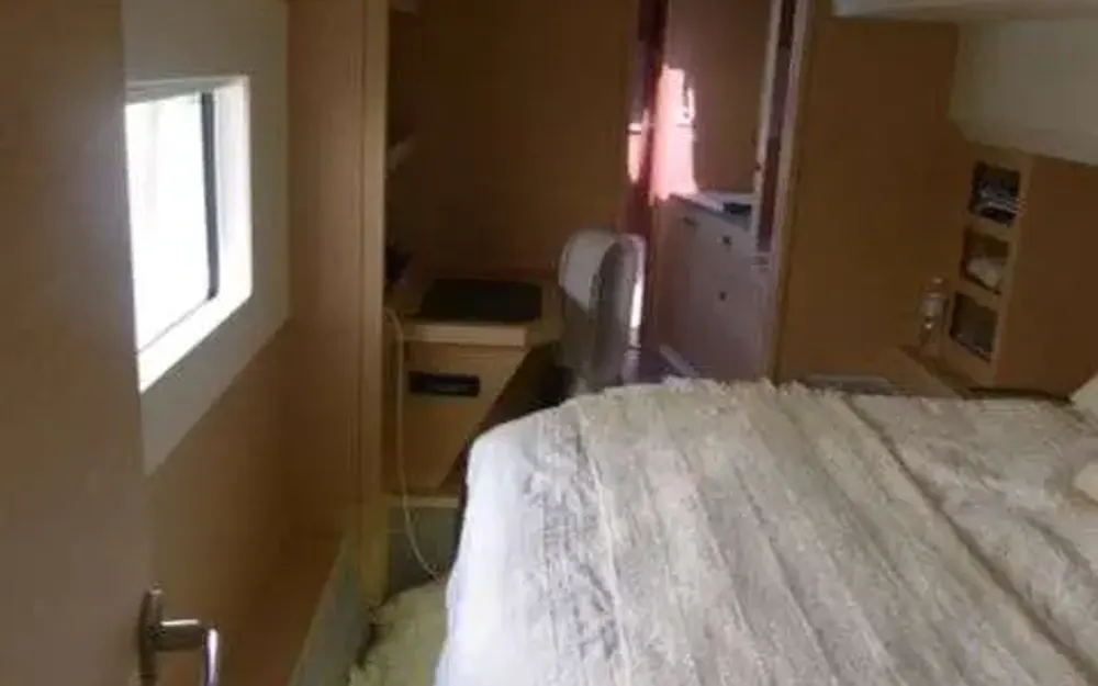 slider 21 Fountaine Pajot My 40