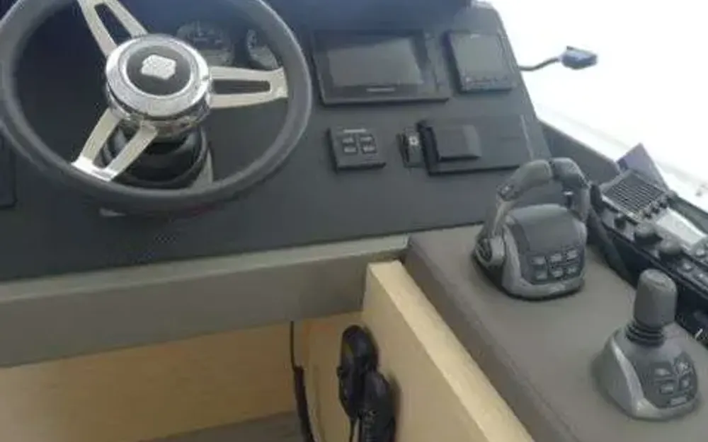 slider 30 Fountaine Pajot My 40