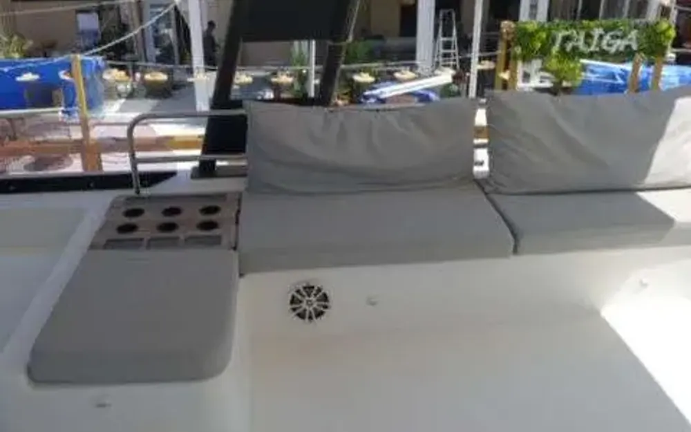 slider 44 Fountaine Pajot My 40