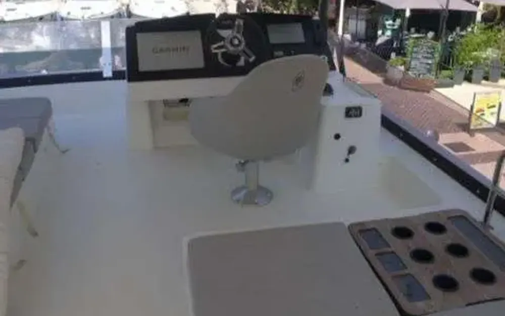 slider 6 Fountaine Pajot My 40