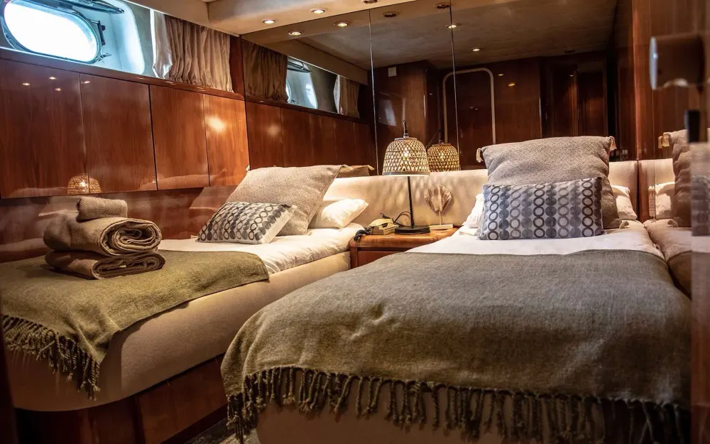 slider 42 Falcon  80