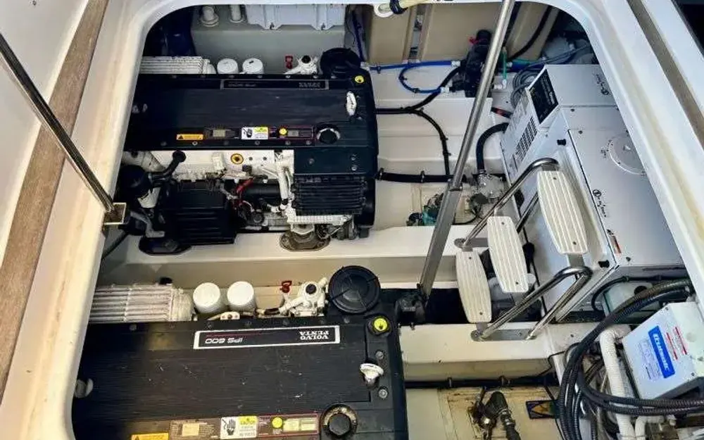 slider 15 Riviera  4400 Sport Yacht