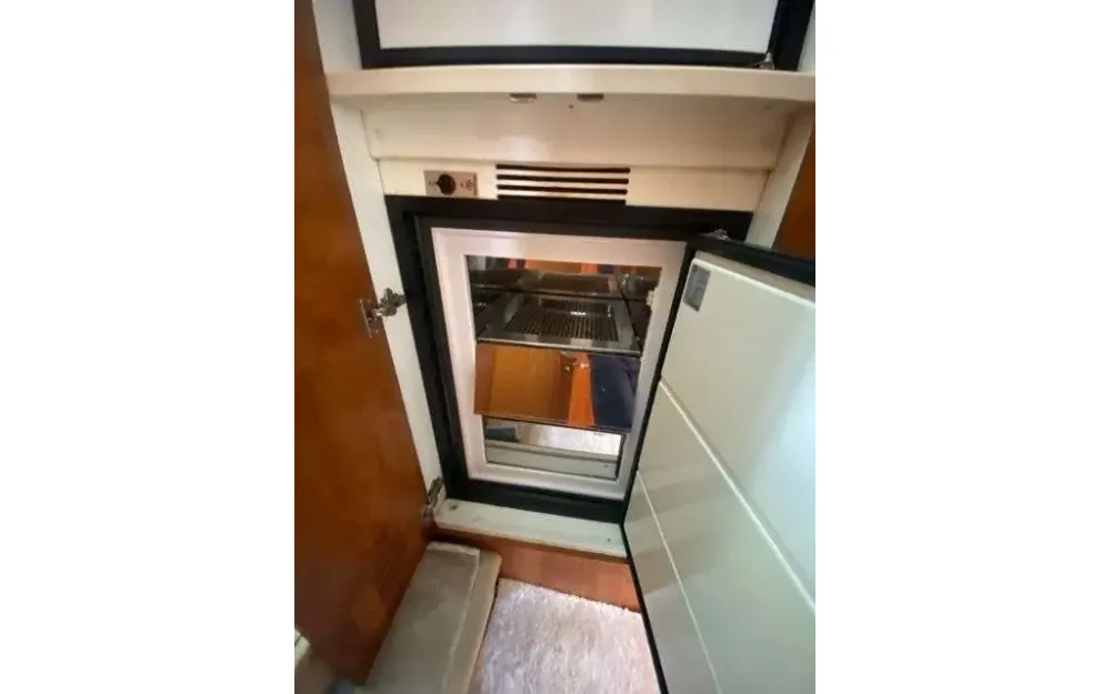 slider 1 Riviera  4400 Sport Yacht