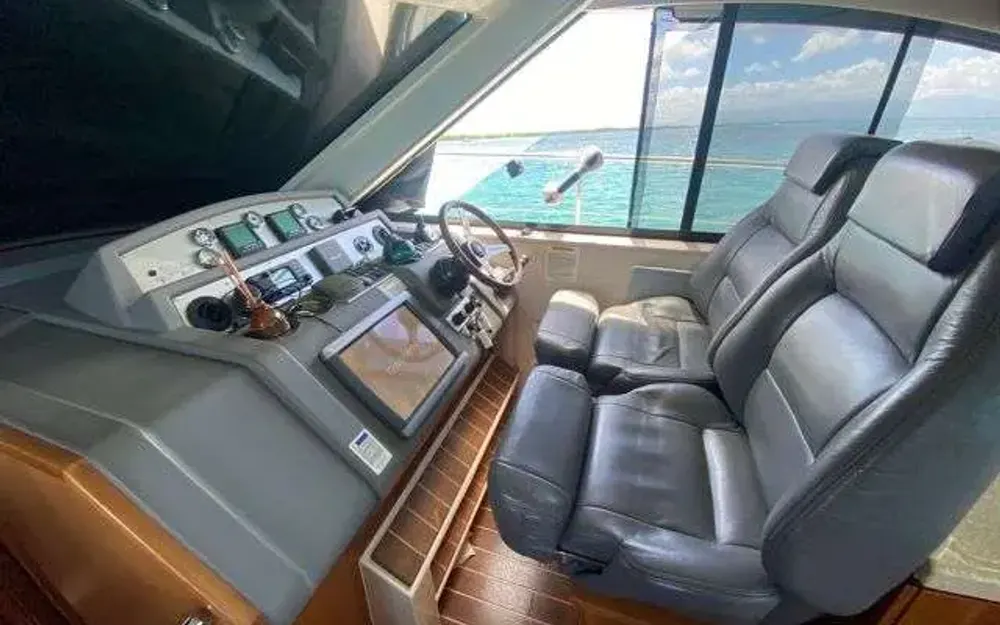 slider 27 Riviera  4400 Sport Yacht