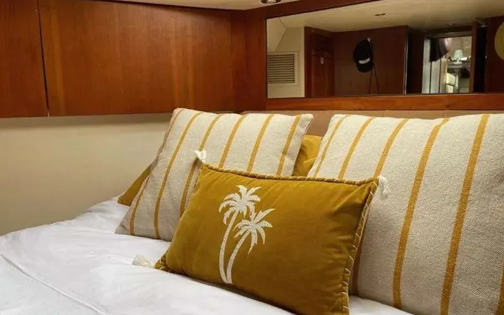slider 28 Riviera  4400 Sport Yacht