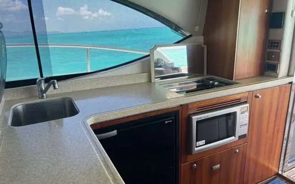 slider 33 Riviera  4400 Sport Yacht