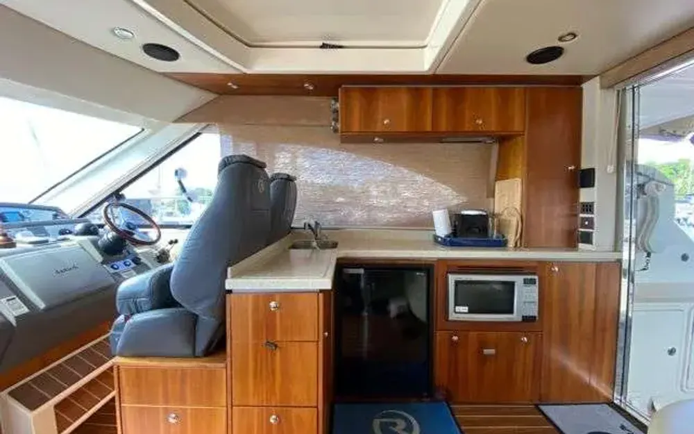 slider 34 Riviera  4400 Sport Yacht