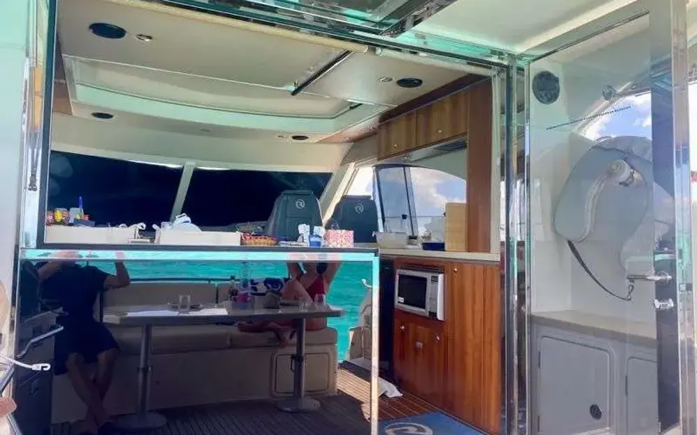 slider 7 Riviera  4400 Sport Yacht