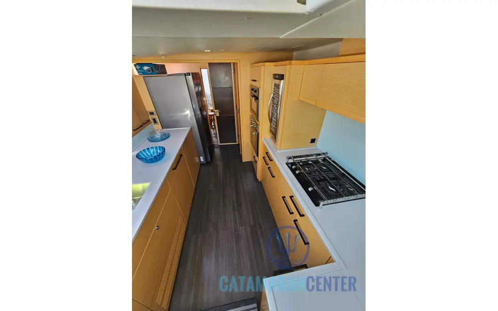 slider 19 Lagoon  630 Motor Yacht