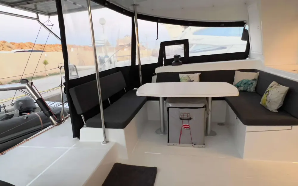 slider 14 Lagoon  450 Sport Top