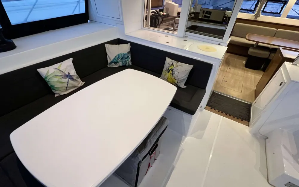 slider 7 Lagoon  450 Sport Top