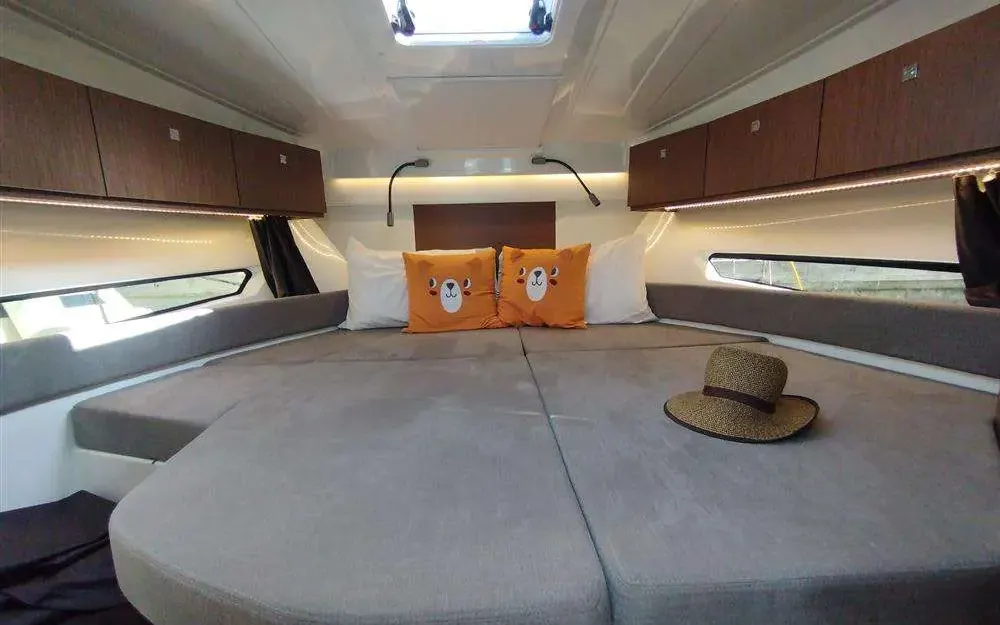 slider 13 Beneteau Antares Serie 9