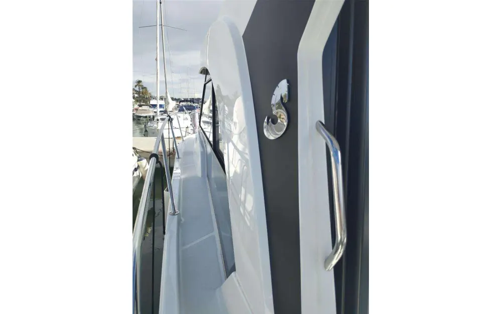 slider 30 Beneteau Antares Serie 9