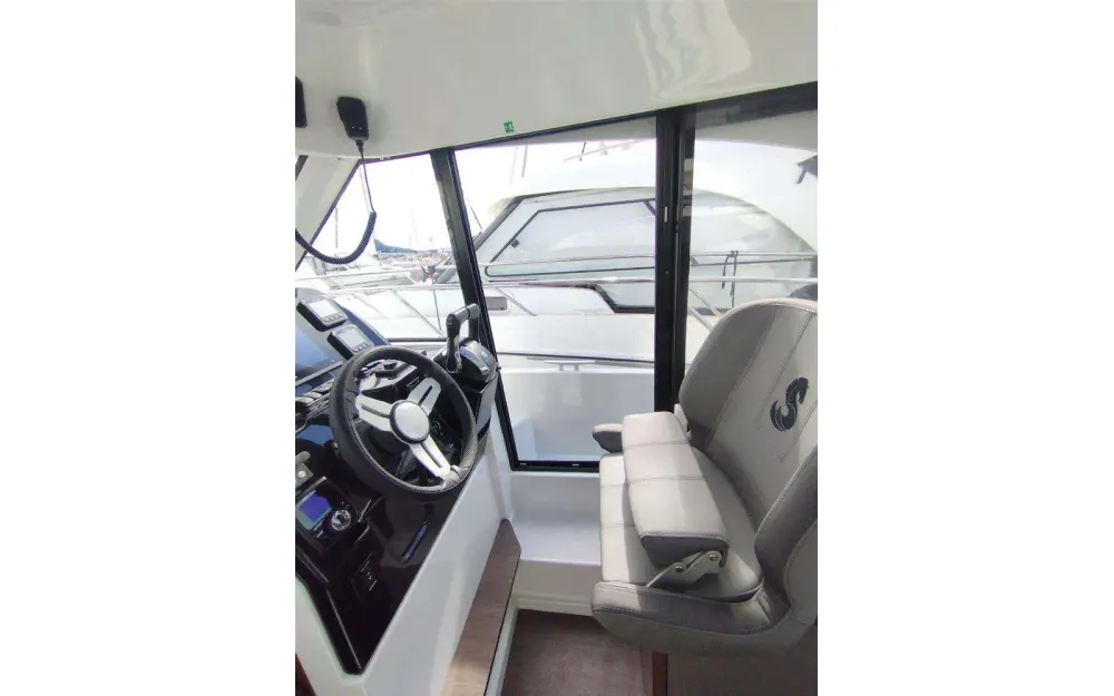 slider 4 Beneteau Antares Serie 9