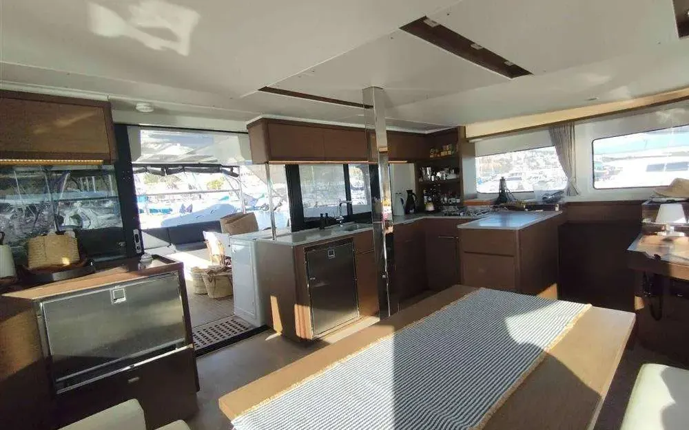 slider 13 Lagoon  46