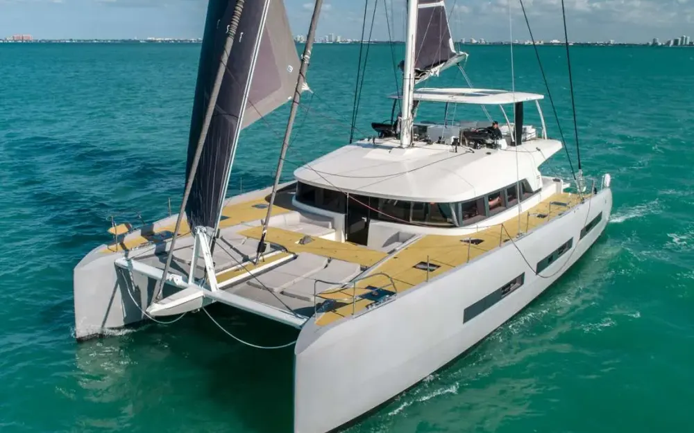 slider 11 Lagoon Seventy 7