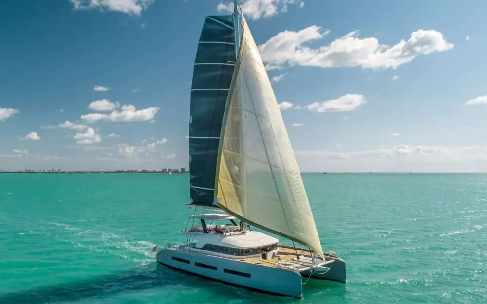 slider 23 Lagoon Seventy 7