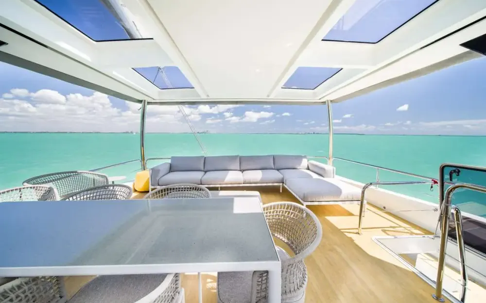 slider 39 Lagoon Seventy 7