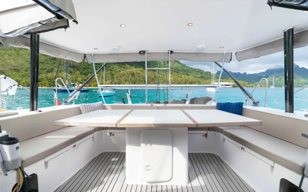 slider 8 Outremer  51