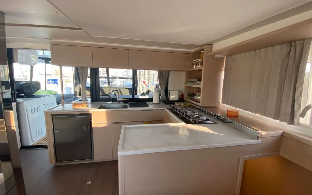 slider 28 Lagoon  46