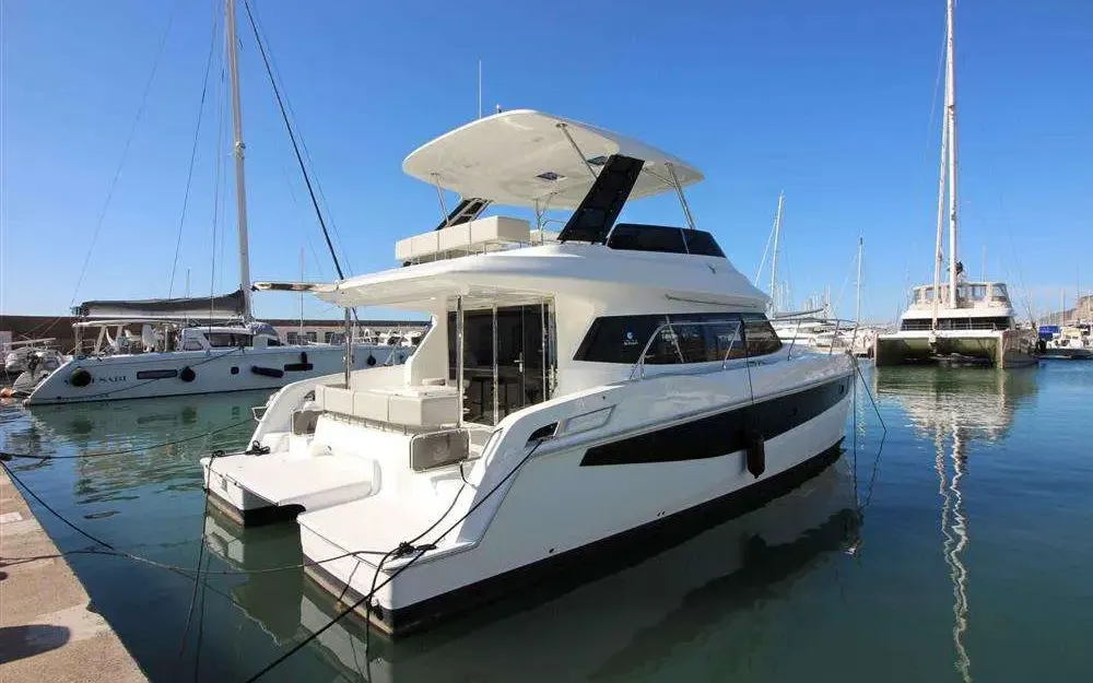 slider 0 Aquila  42 Yacht