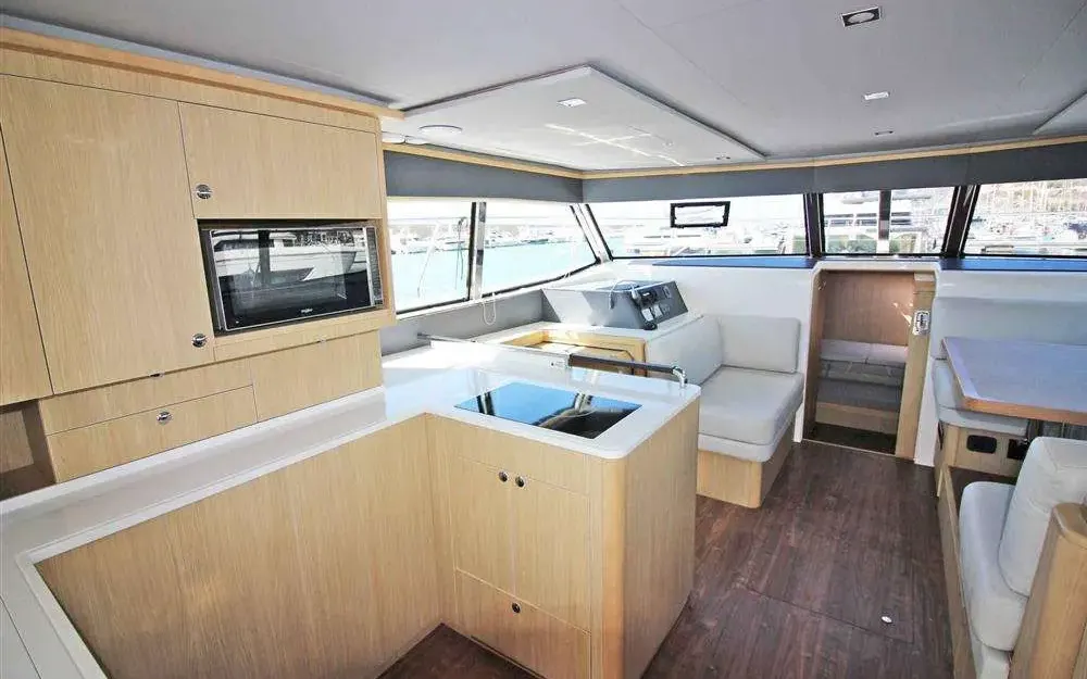 slider 9 Aquila  42 Yacht