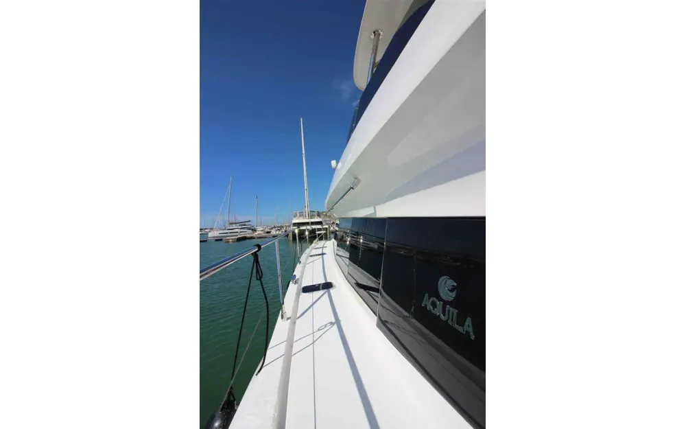 slider 10 Aquila  42 Yacht