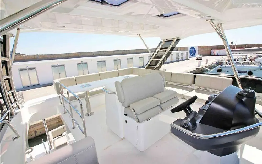 slider 12 Aquila  42 Yacht