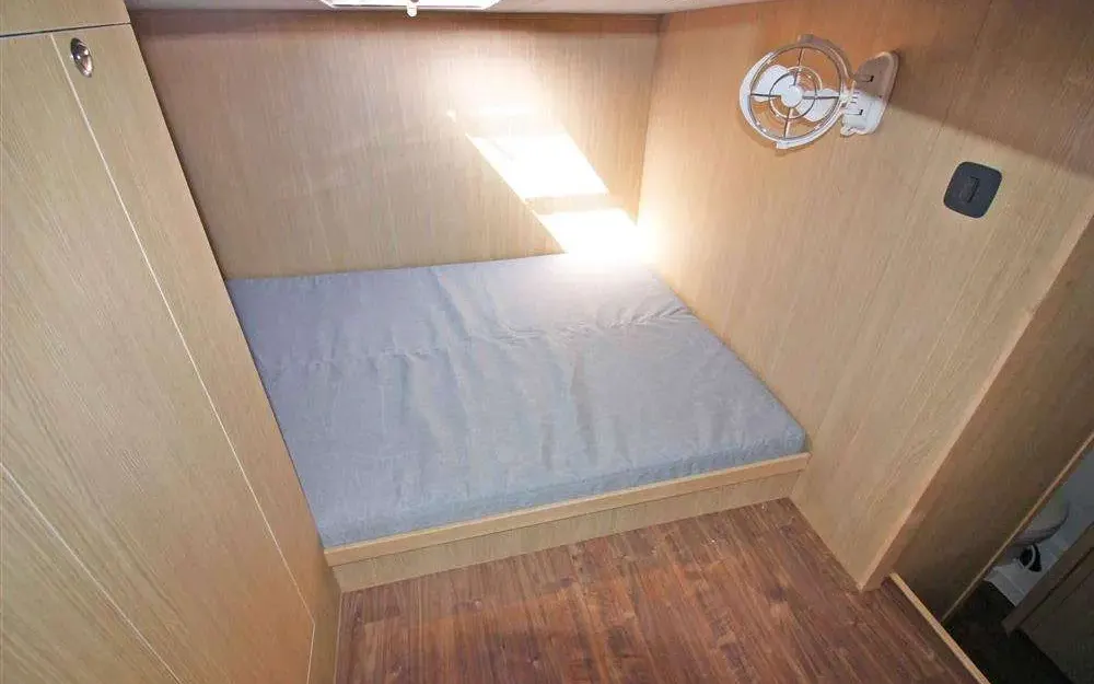 slider 16 Aquila  42 Yacht