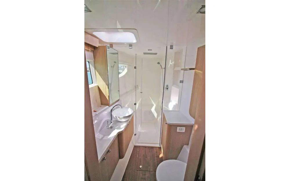 slider 18 Aquila  42 Yacht