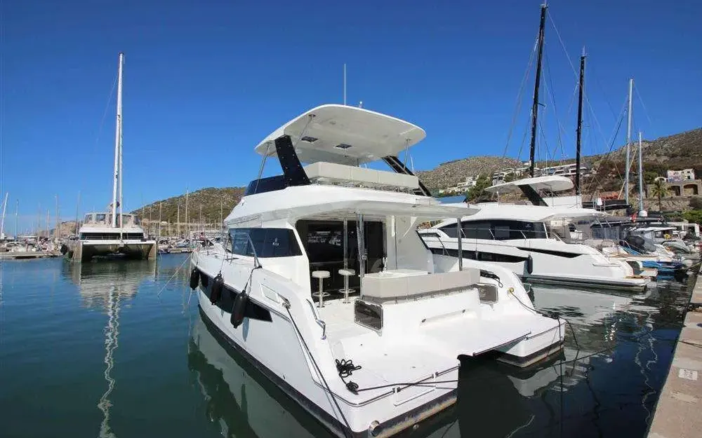 slider 1 Aquila  42 Yacht