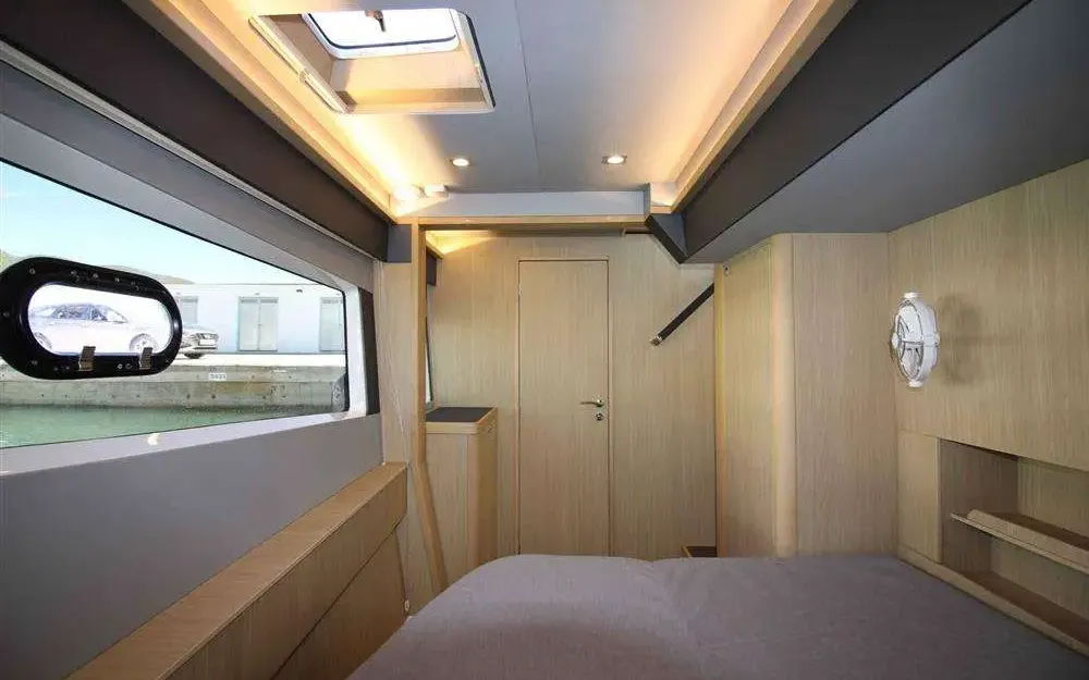 slider 19 Aquila  42 Yacht