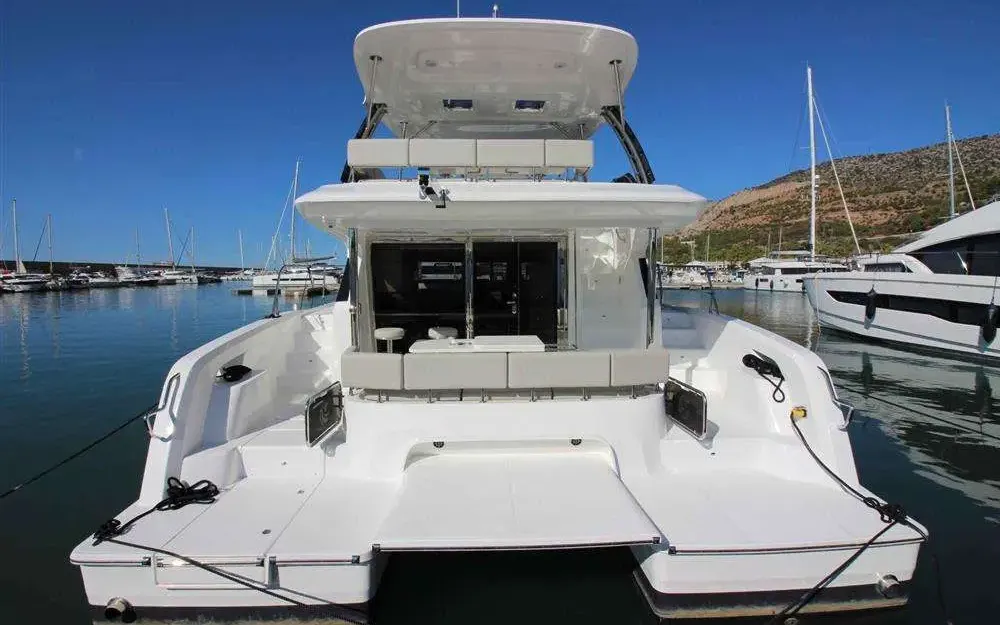 slider 4 Aquila  42 Yacht