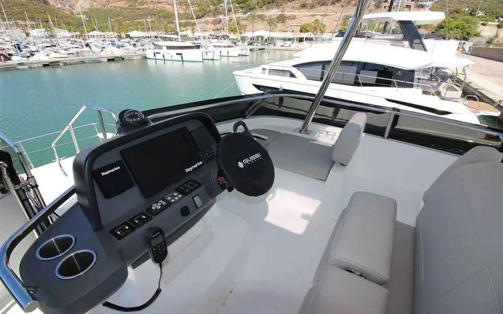 slider 6 Aquila  42 Yacht