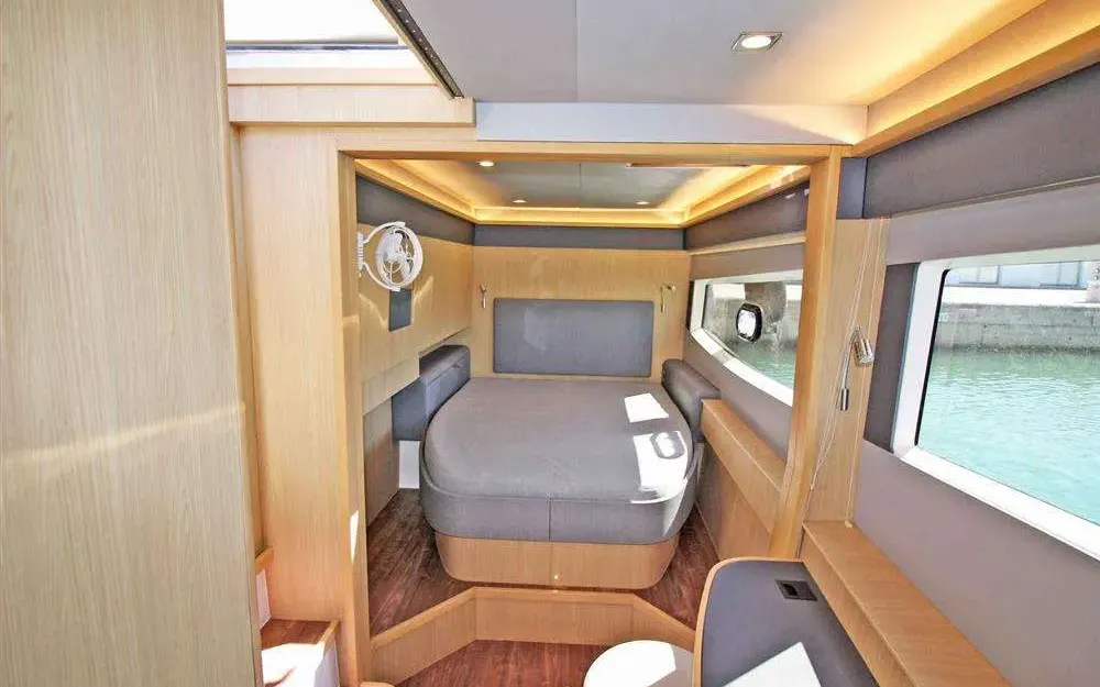slider 7 Aquila  42 Yacht