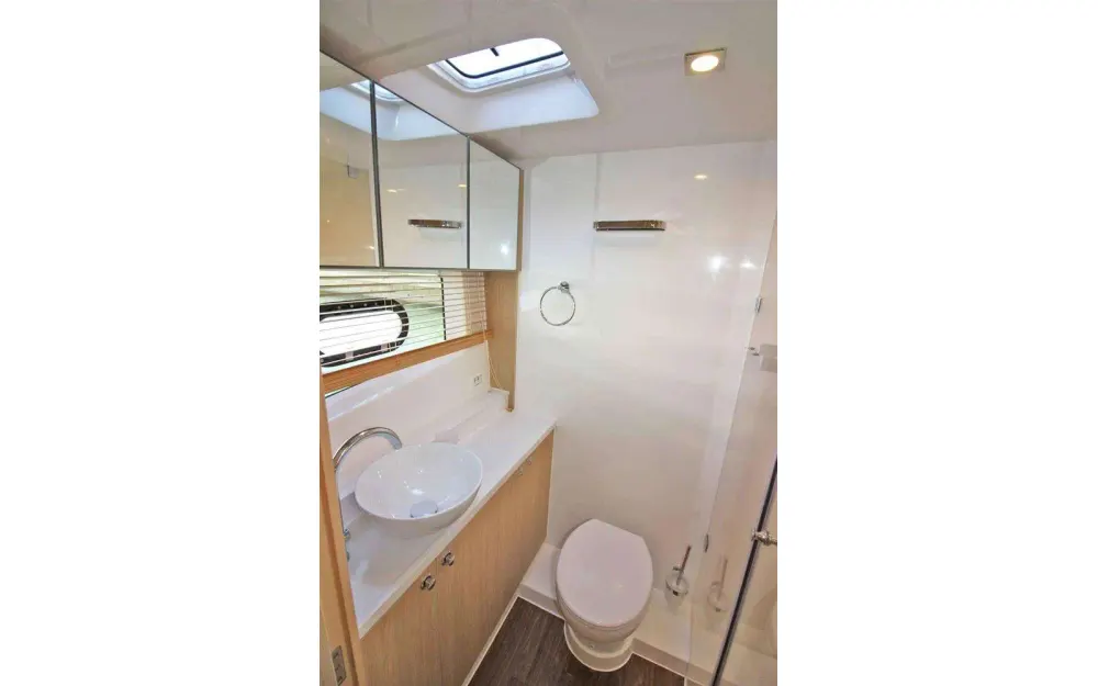 slider 8 Aquila  42 Yacht