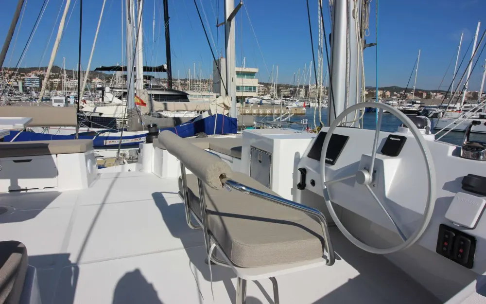 slider 5 Bali Catamarans Bali 5.4