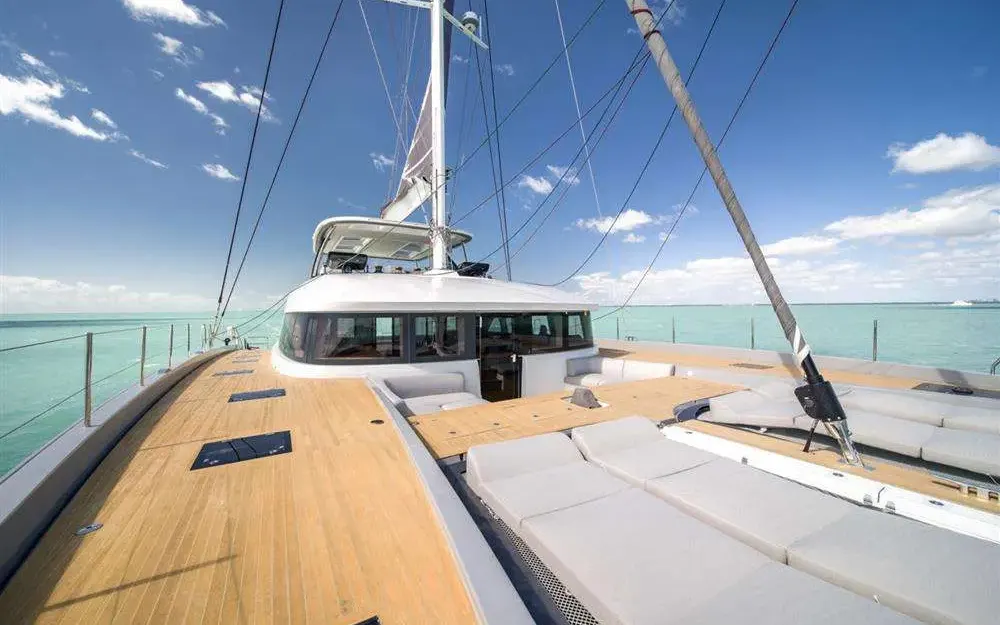 slider 19 Lagoon Seventy 7
