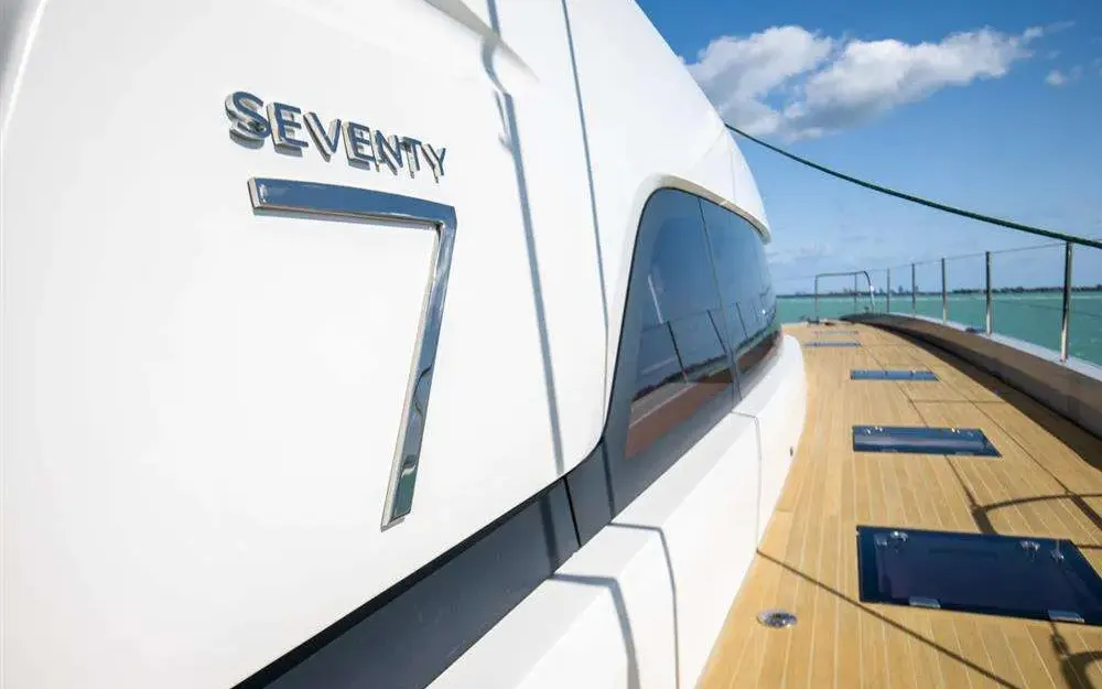slider 33 Lagoon Seventy 7