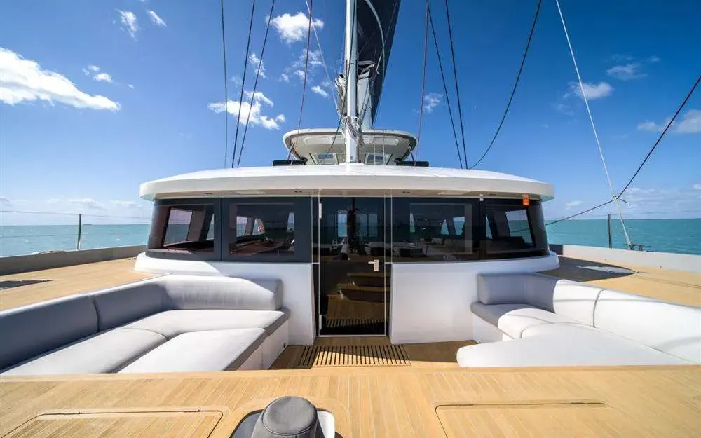 slider 35 Lagoon Seventy 7