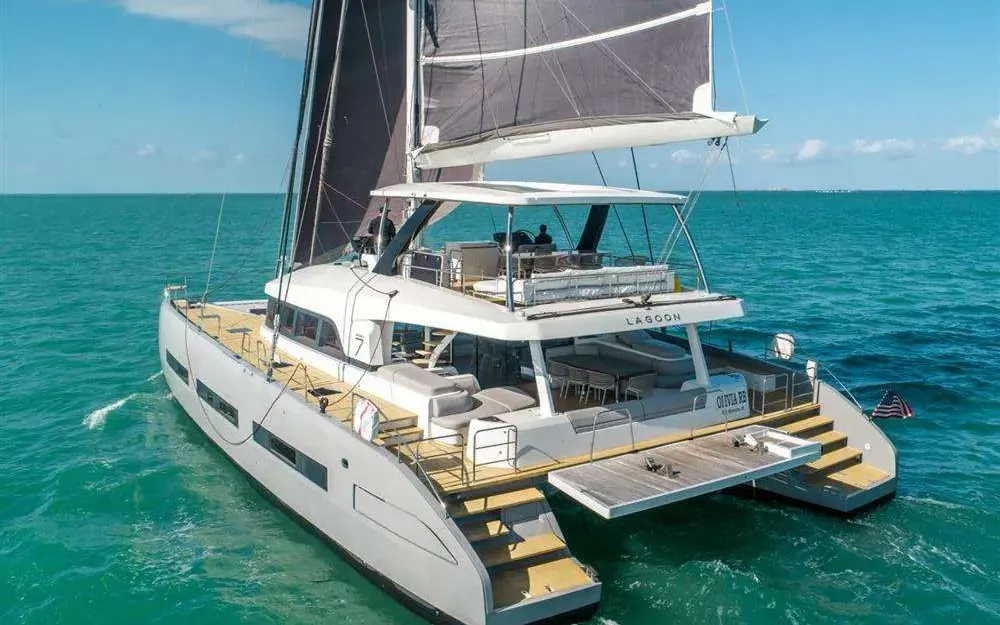 slider 6 Lagoon Seventy 7