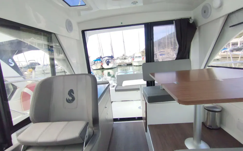 slider 15 Beneteau Antares Serie 9