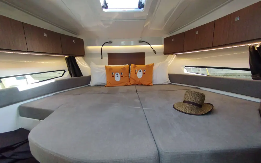 slider 16 Beneteau Antares Serie 9