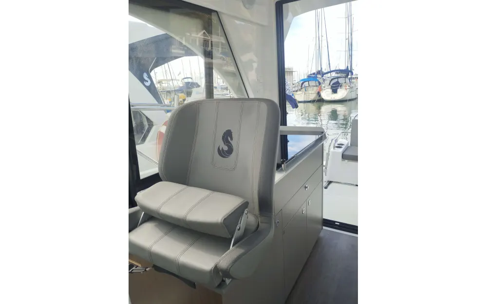 slider 2 Beneteau Antares Serie 9