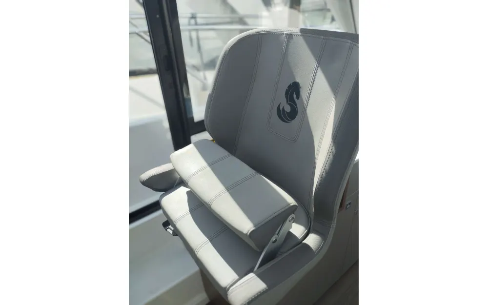 slider 6 Beneteau Antares Serie 9